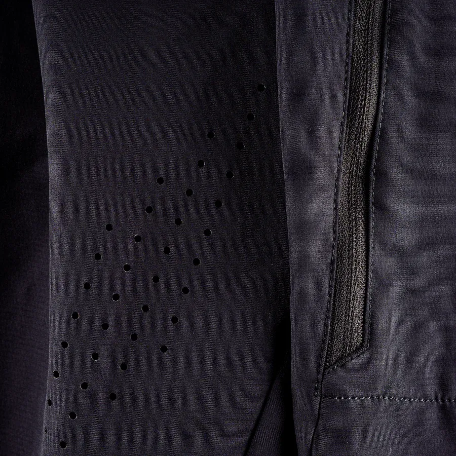 Leatt_ShortMTB_2.0Trail_GhostBlack_material_5026054150_c06e028d-07c6-4cc0-9d9c-c531a4996e29.webp