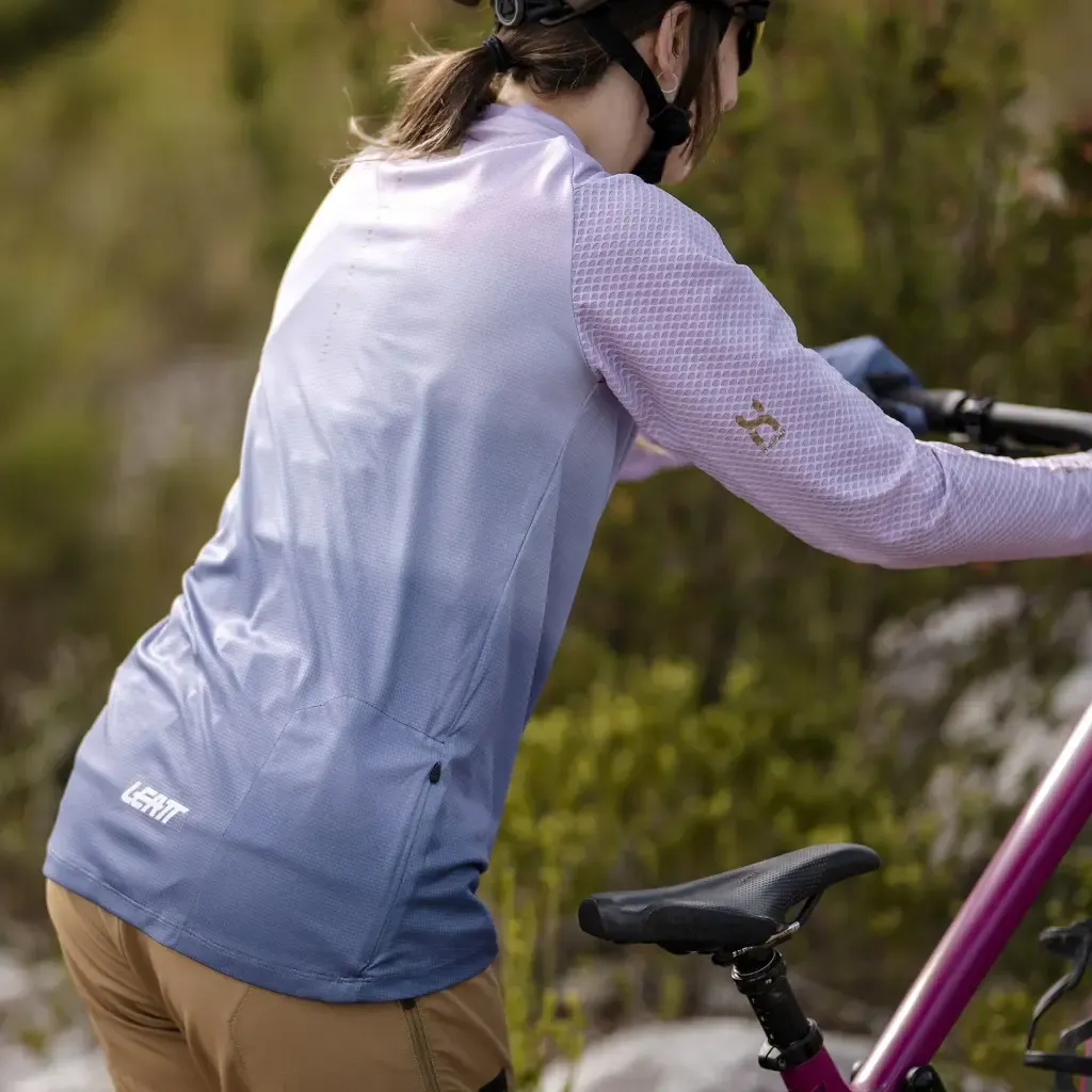 Leatt_2026_JerseyMTB_3.0TrailLongSleeveWomen_CosmicBlue_3_5026058630_9925b6d3-0487-45ee-bb64-2c77e9f.webp