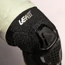 Leatt_Protection_KneeGuard_6.0EVOEXT_Black_Mood7_50260111060_73f423ef-4bdb-43f9-aa5e-14f302f16212.webp